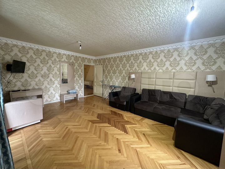 4-к. квартира, 130 м², 2/5 эт.