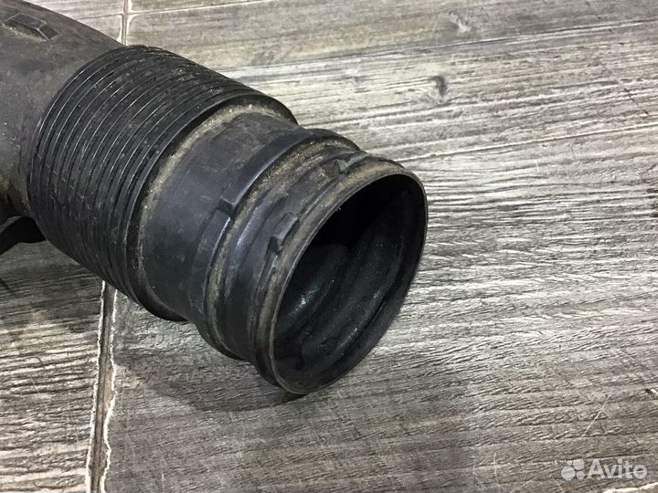 Шланг забора воздуха Volkswagen Touareg