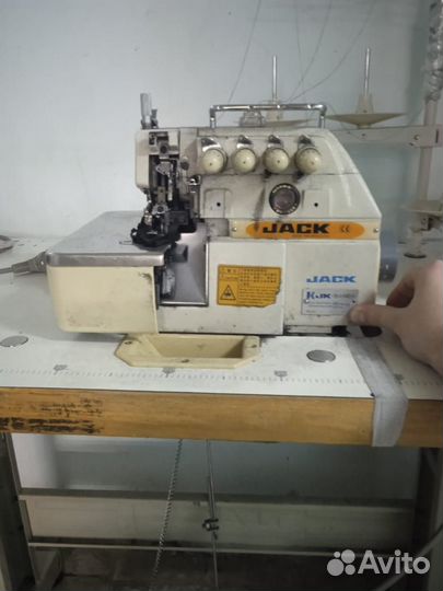 Продам швейную машинку оверлок трикотажный