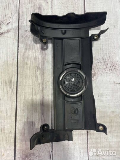 Накладка декоративная двигателя 03C103925L