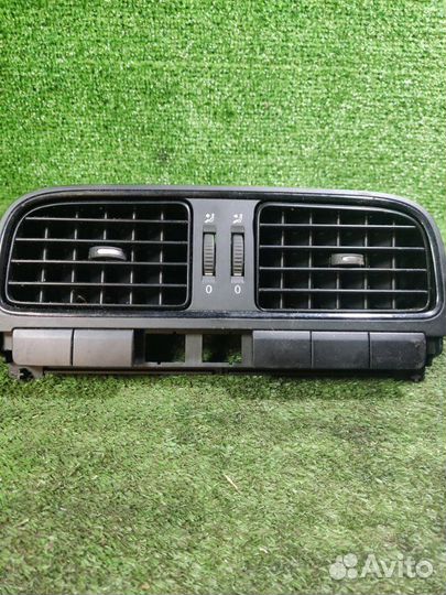 Дефлектор воздушный центральный Volkswagen Polo