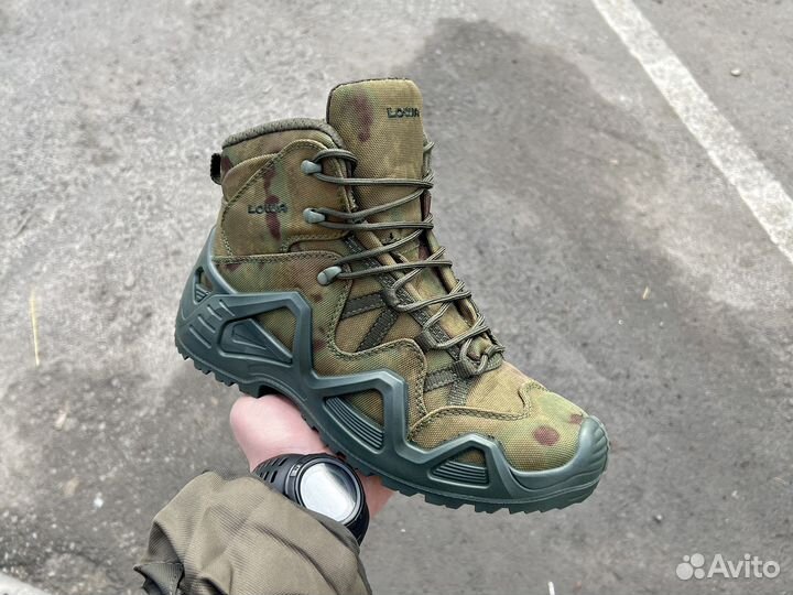 Трекинговые кроссовки