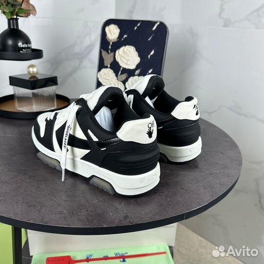 Off White out of office черные