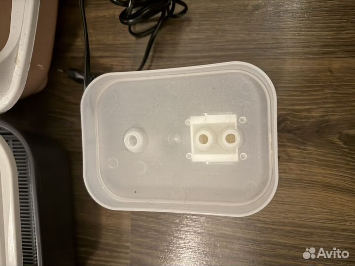 Кошачьи лотки, миска и электрическая поилка