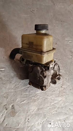 Насос гидроусилителя руля Mazda MPV LV 1992