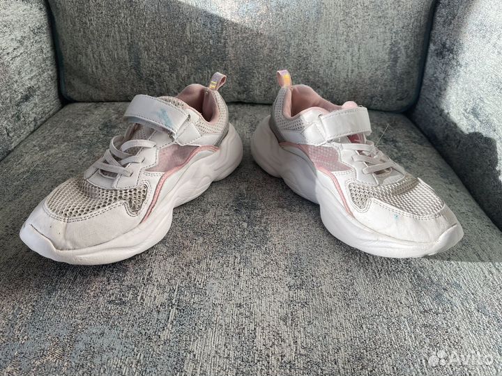 Кроссовки белые