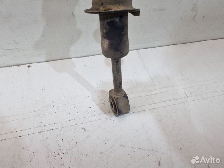 Амортизатор передний Toyota Land Cruiser 200