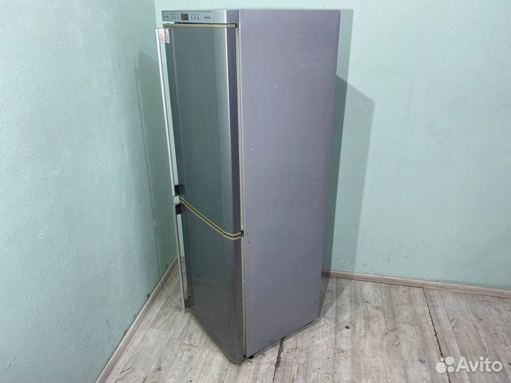 Холодильник Samsung