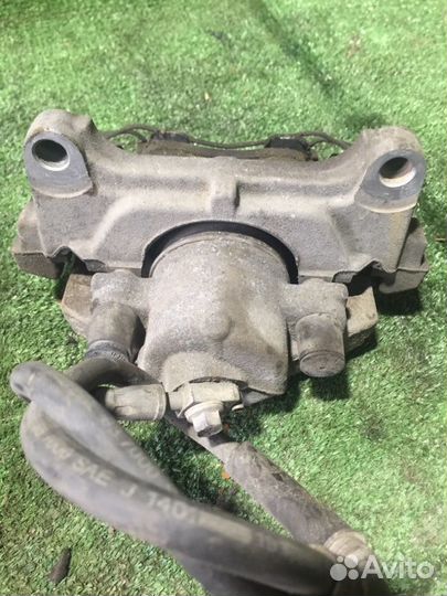 Тормозной суппорт передний правый Volkswagen