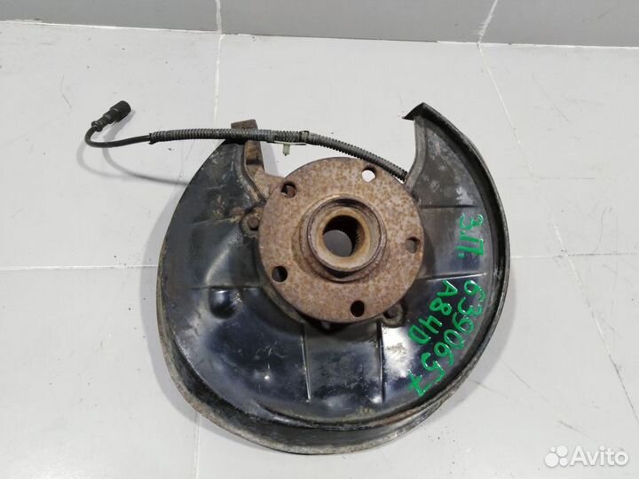 Кулак задний правый Ауди