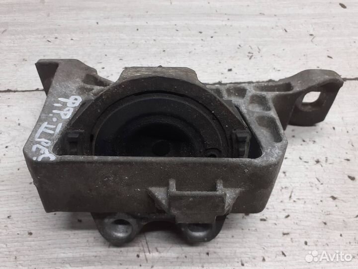 Опора двигателя правая Ford / Volvo 1,8