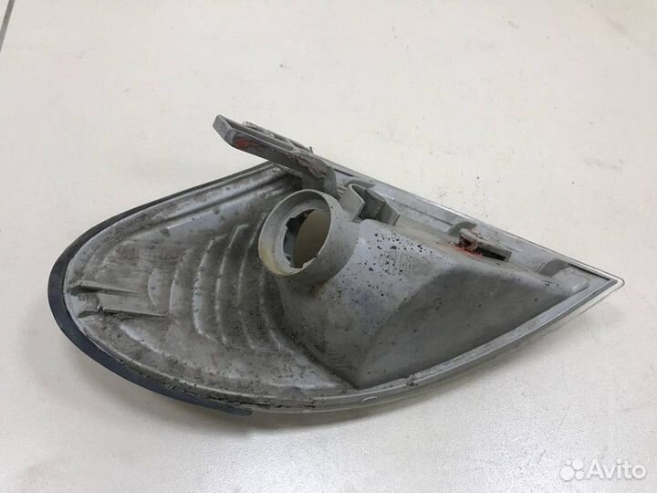 Указатель поворота левый белый Nissan Almera