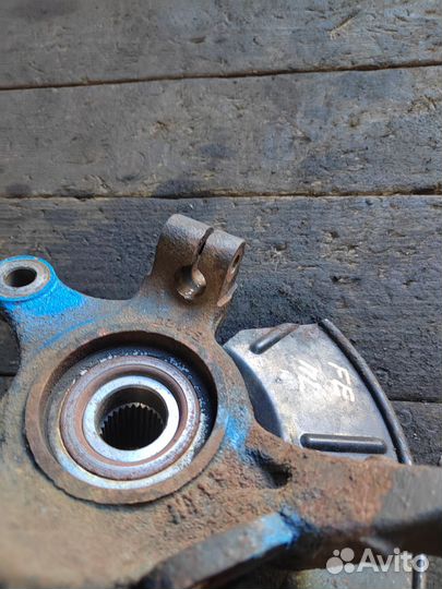 Кулак передний поворотный Ford Escape 2006