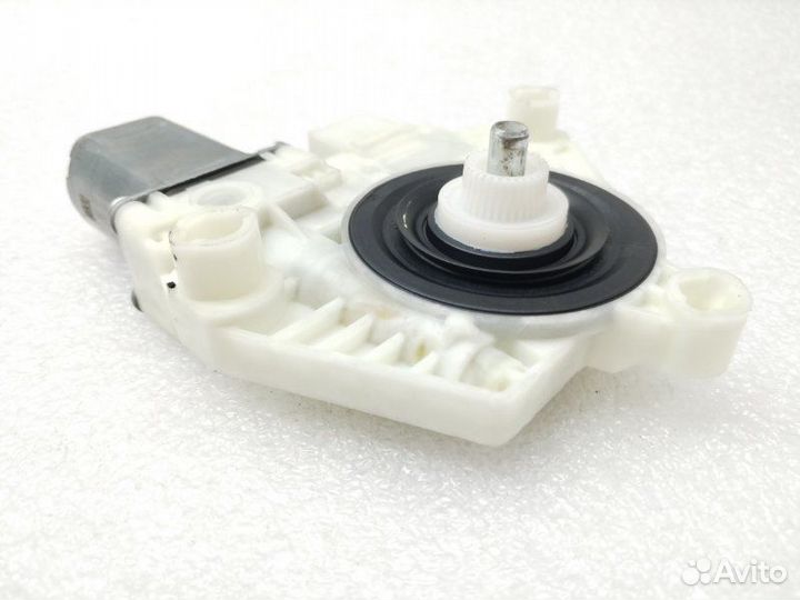 Моторчик стеклоподъемника передний правый