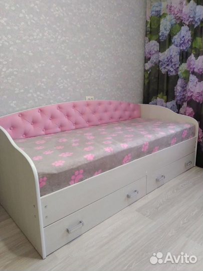 Детская кровать с мягкой спинкой от производителя