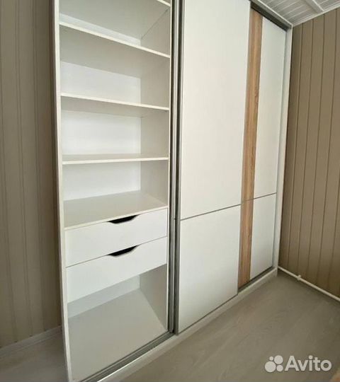 Зеркальный шкаф