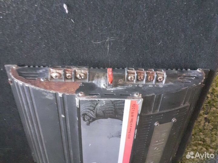 Сабвуфер и усилитель в автомобиль