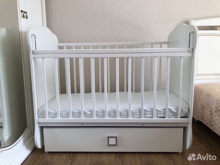 Детская кроватка с матрасом