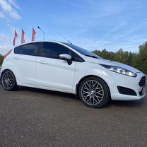 Ford Fiesta 1.6 MT, 2015, 132 000 км, с пробегом, цена 1 100 000 руб.