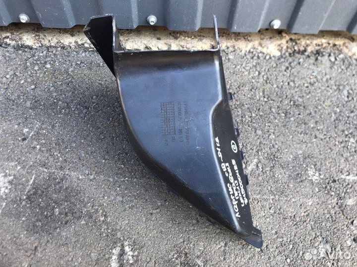 Дефлектор радиатора правый LADA Largus