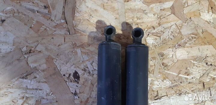 Амортизатор двери багажника Porsche Cayenne (9PA)