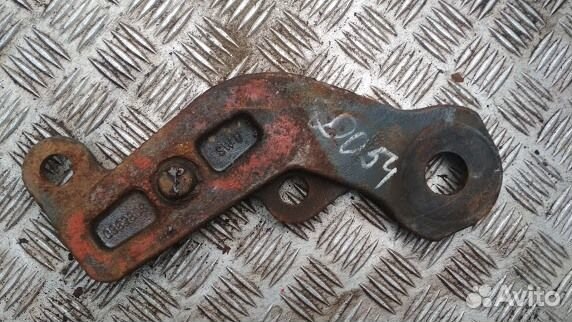 Кронштейн амортизатора переднего моста, нижний пра