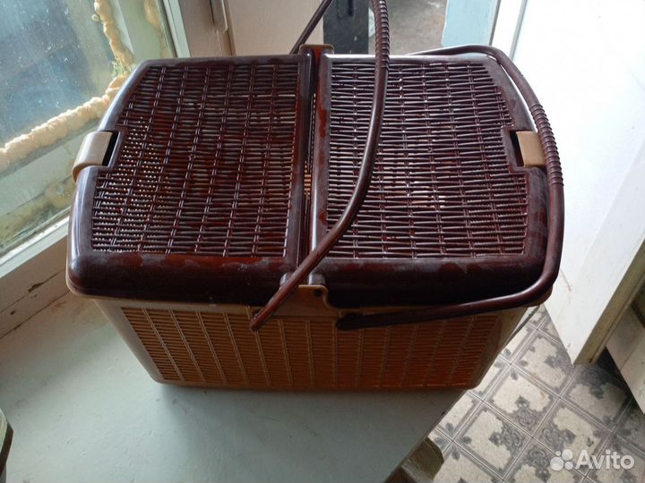 Корзина для пикника пластиковая с крышками