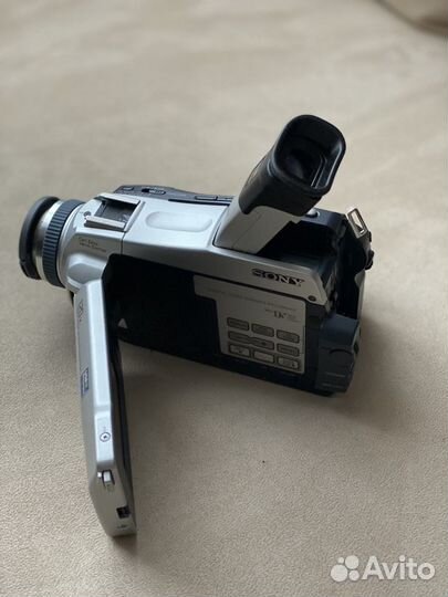 Видеокамера Sony DCR-trv16e