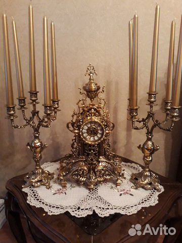 Бронзовые часы с канделябрами и подсвечниками