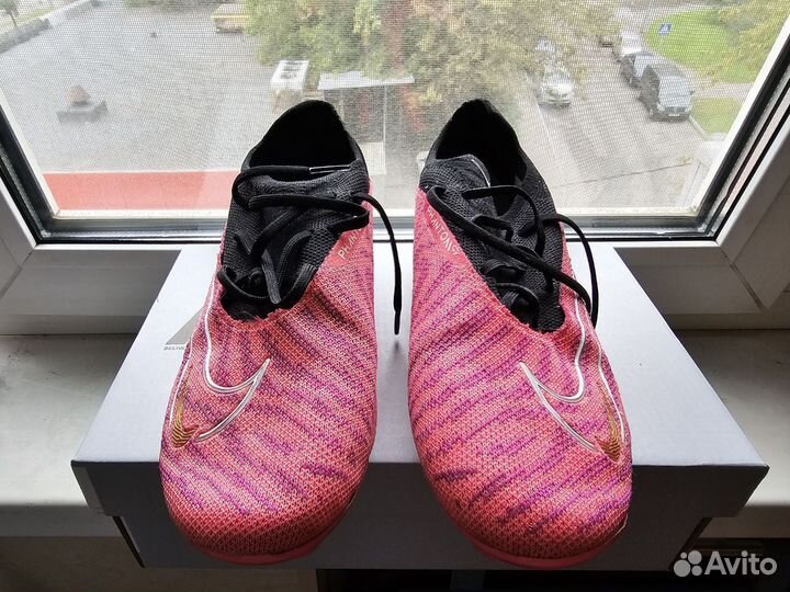 Футбольные бутсы Nike Phantom GX