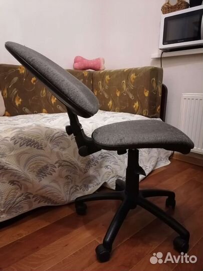 Кресло компьютерное на колёсиках