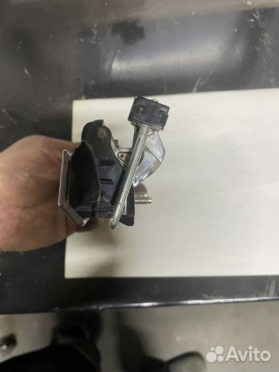 Ручка заднего борта mitsubishi l200 (5) (5746А220)