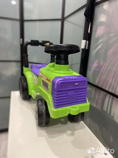 Машинка-каталка трактор