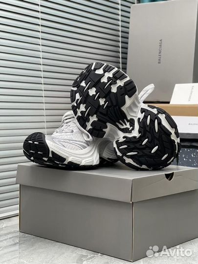 Balenciaga 10 xl