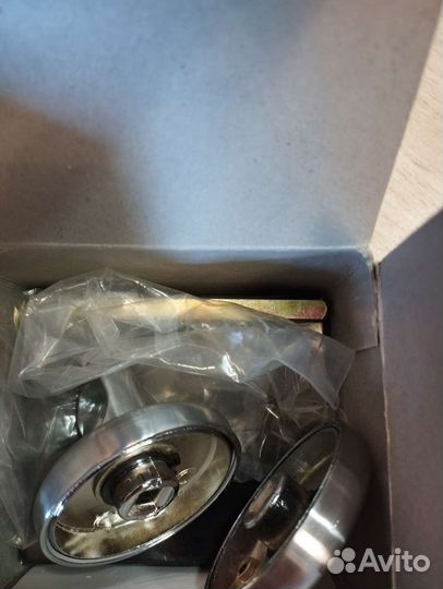 Дверные ручки с защелкой