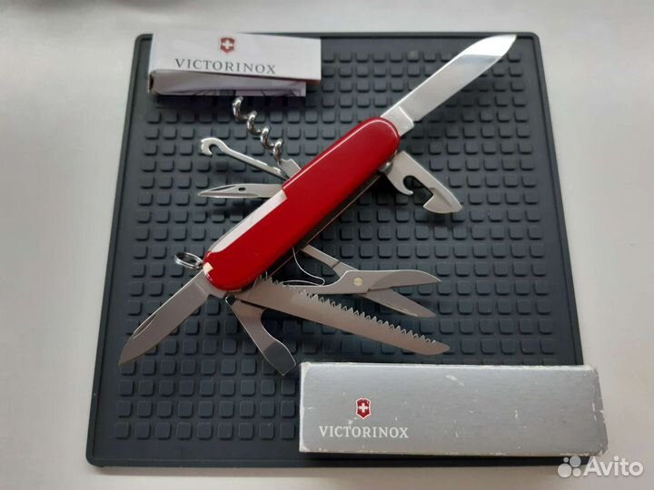 Швейцарский нож Victorinox Huntsman 1.3713