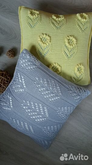 Декоративные подушки и вязанные пледы