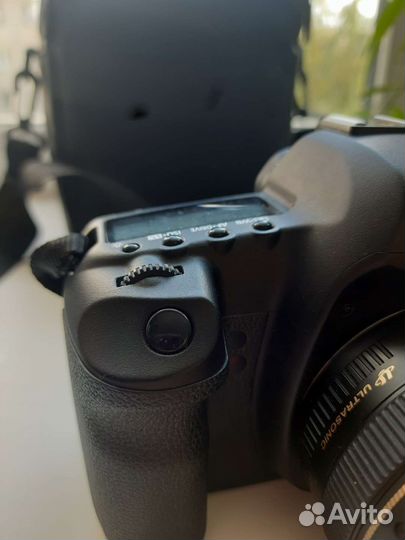 Зеркальный фотоаппарат canon 5d