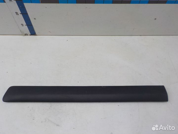 Накладка двери передней правой LADA Largus 2011