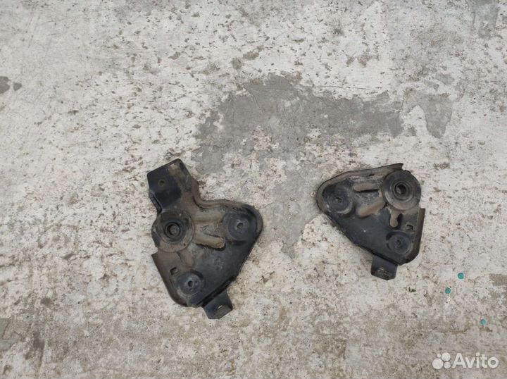 Крепление радиатора Nissan Sunny B15