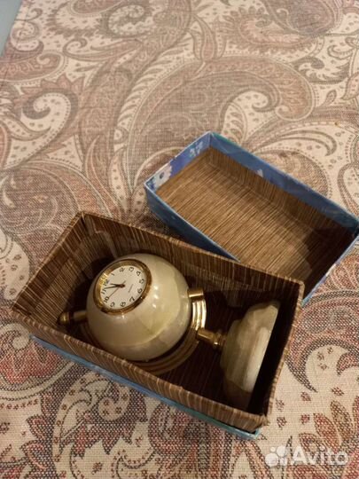 Настольные часы Глобус из Оникса