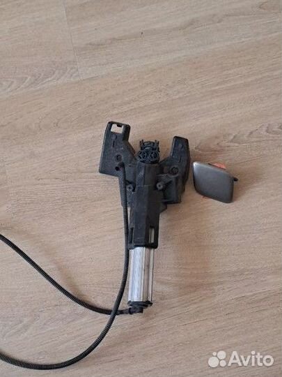 П. форсунка омывателя фар с кронштейном пежо 308