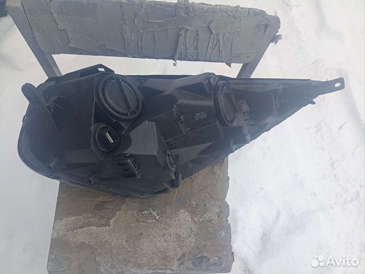 Правая фара Kia Venga