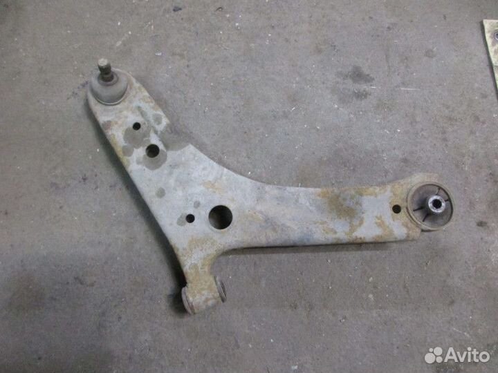 Рычаг передний правый Kia Picanto 2004-2011