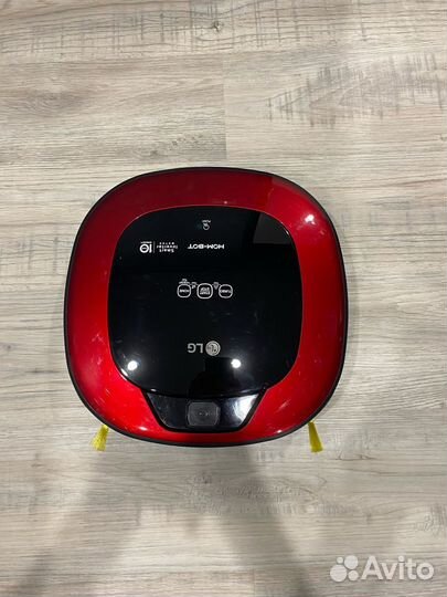 Робот-пылесос LG Hom-Bot Square VRF6043LR Red
