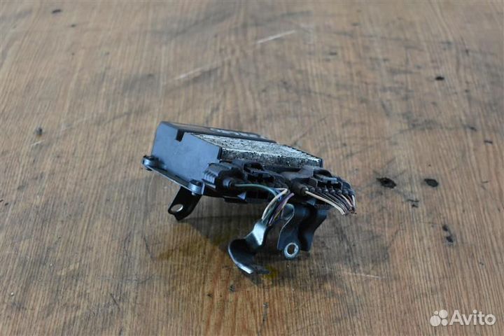 Блок управления впрыском Toyota Avensis универсал