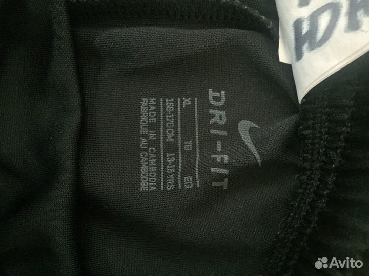 Шорты nike подростковые р.158-170см Б/У есть зацеп