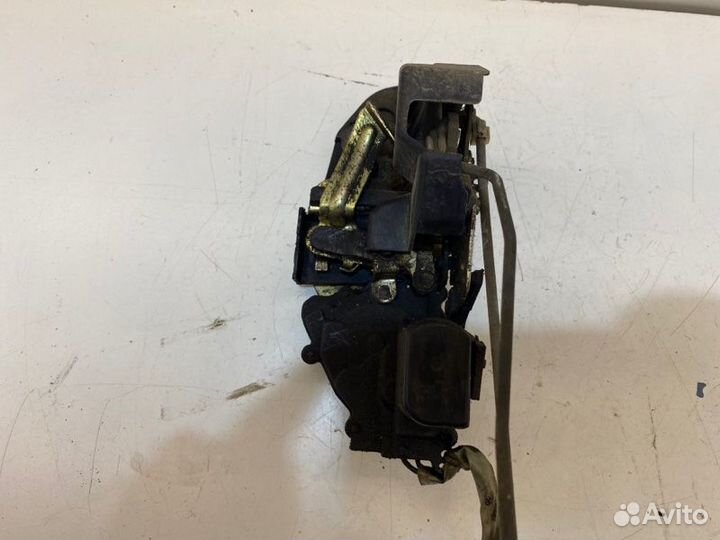Замок боковой двери задний правый Kia Spectra