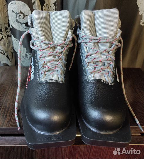 Лыжные ботинки новые 36