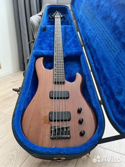 Gibson V bass 1987 USA